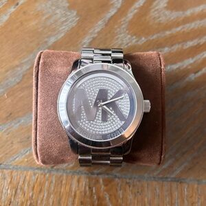 Michael Kors Runway MK5544 Women’s Silver Watch